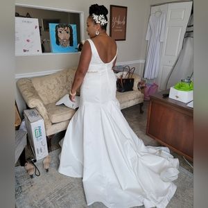 David's Bridal, Ivory, Satin, Trumpet Wedding Gown, sz16 +Extras